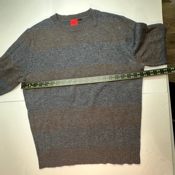 Saks fifth Avenue. Men’s long sleeve pull over sweater.‎ Size large. - Picture 8 of 8